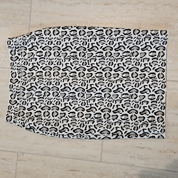 2 piece top and skirt - Picture 3 of 5